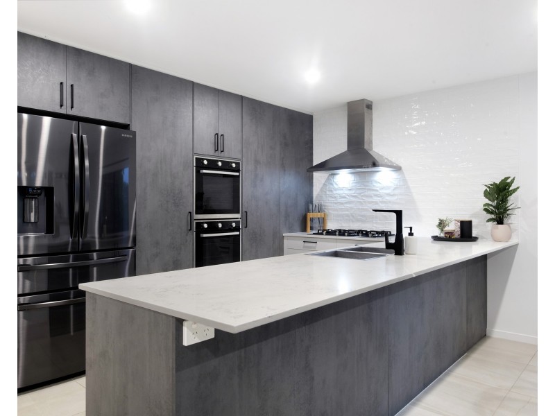 62 Usher Avenue, Labrador QLD 4215