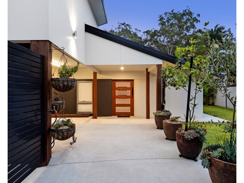 62 Usher Avenue, Labrador QLD 4215