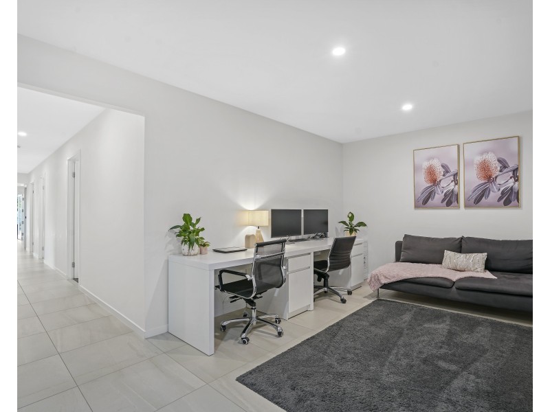 62 Usher Avenue, Labrador QLD 4215