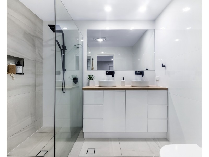 62 Usher Avenue, Labrador QLD 4215