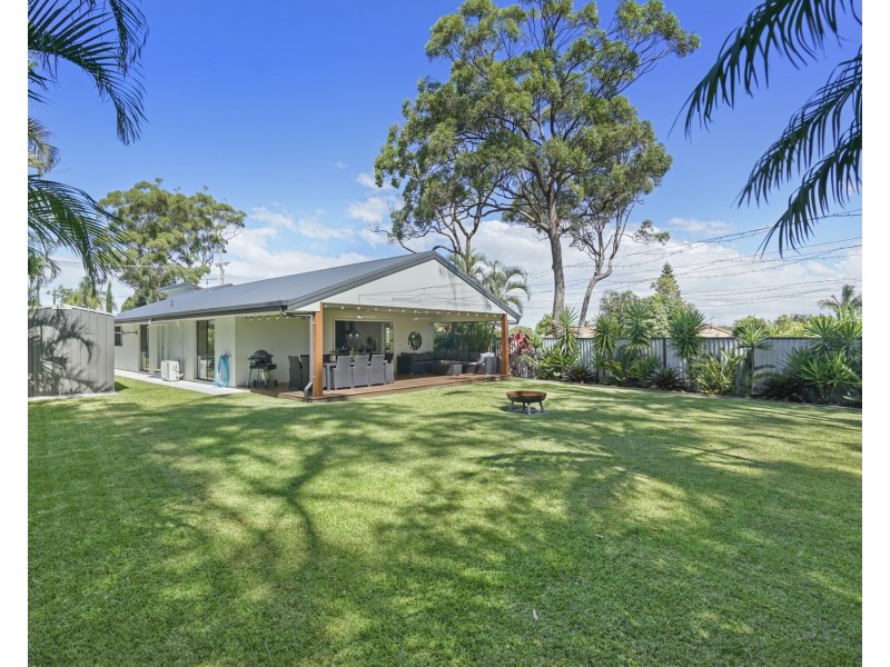 62 Usher Avenue, Labrador QLD 4215