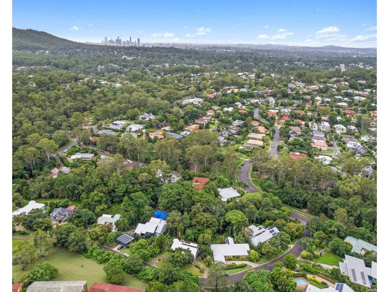 13 Shannan Place, Kenmore Hills QLD 4069