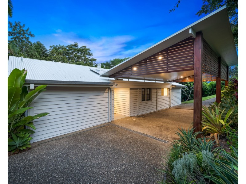 13 Shannan Place, Kenmore Hills QLD 4069