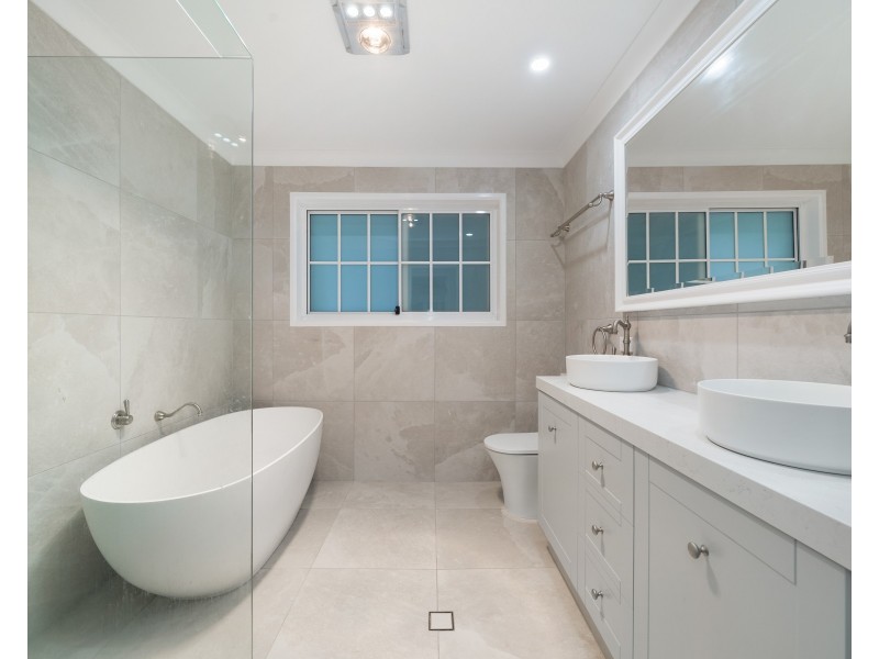 13 Shannan Place, Kenmore Hills QLD 4069