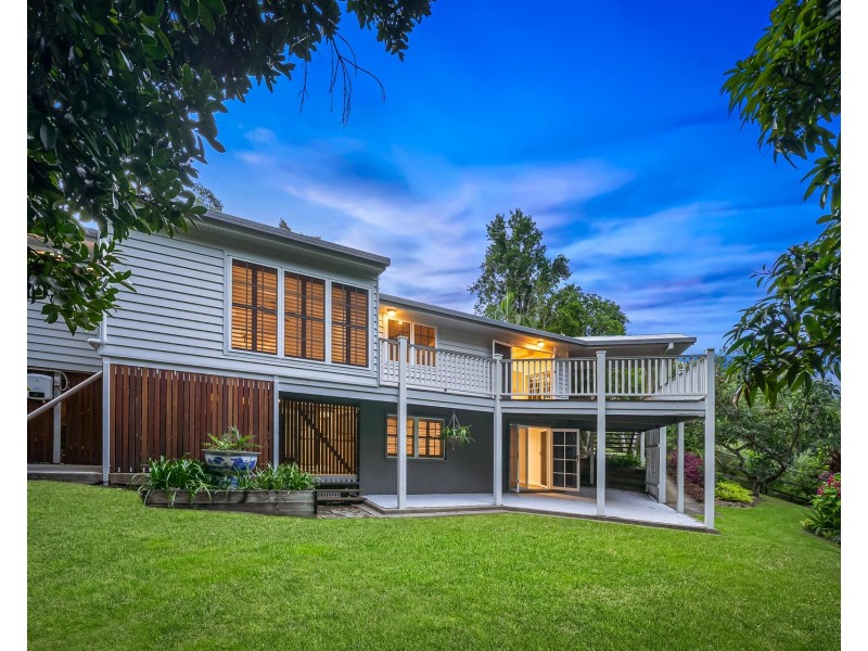 13 Shannan Place, Kenmore Hills QLD 4069