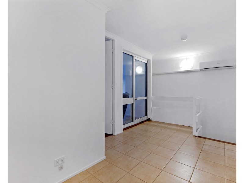 9/3 Proud Street, Labrador QLD 4215