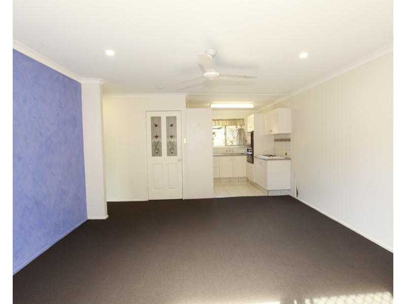 2/20 Parneno Street, Chevron Island QLD 4217