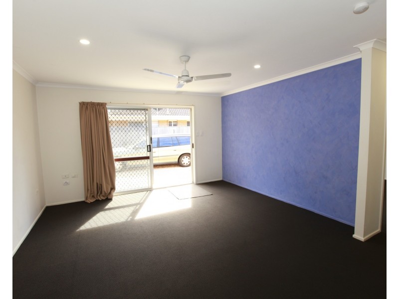 2/20 Parneno Street, Chevron Island QLD 4217