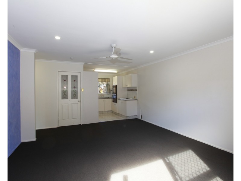 2/20 Parneno Street, Chevron Island QLD 4217