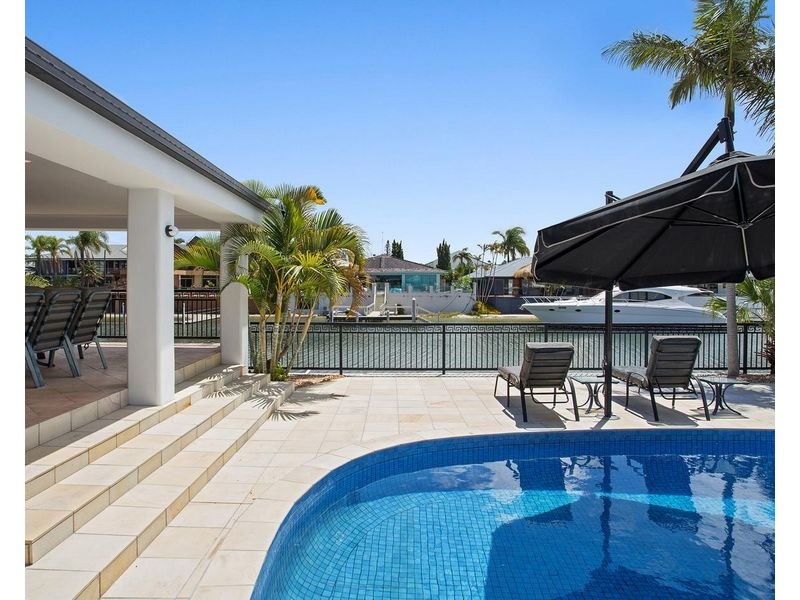 8 Buccaneer Court, Paradise Waters QLD 4217
