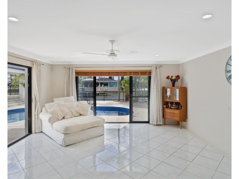 8 Buccaneer Court, Paradise Waters QLD 4217