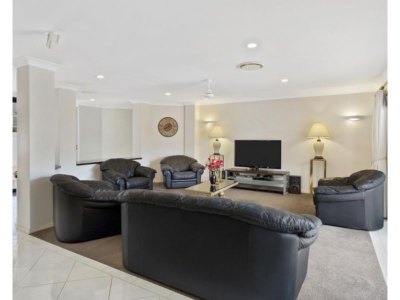 8 Buccaneer Court, Paradise Waters QLD 4217