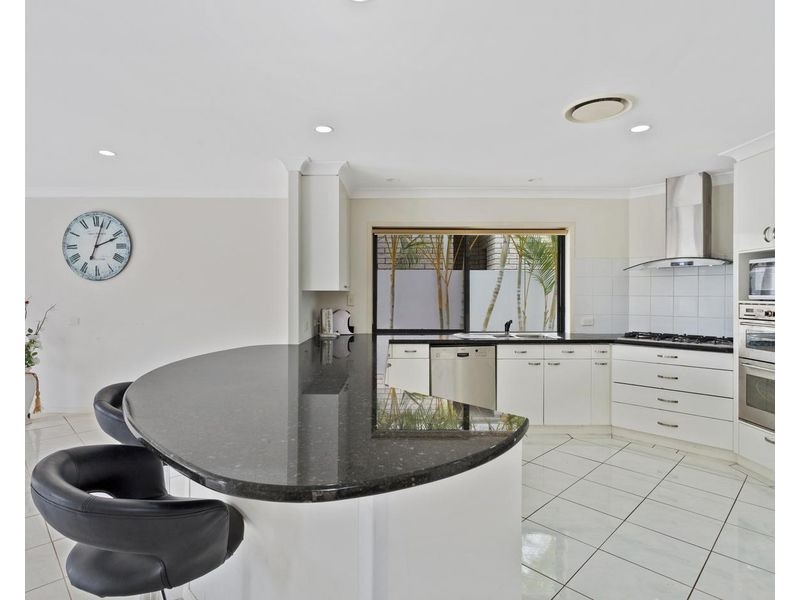 8 Buccaneer Court, Paradise Waters QLD 4217