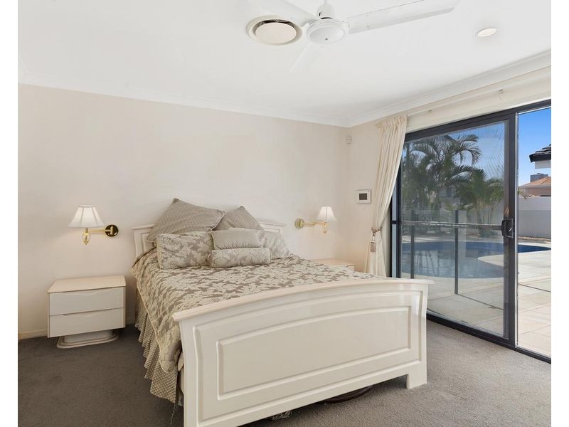 8 Buccaneer Court, Paradise Waters QLD 4217