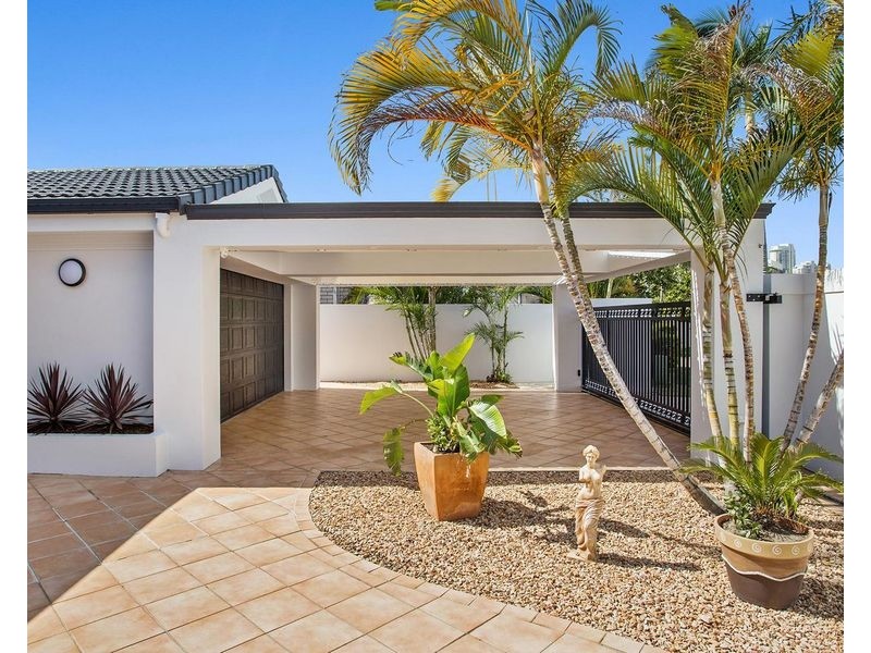 8 Buccaneer Court, Paradise Waters QLD 4217