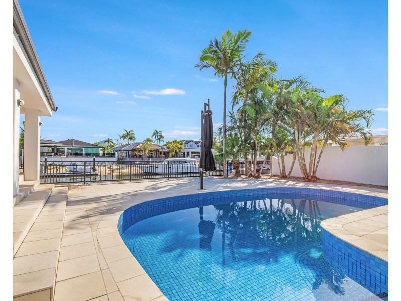 8 Buccaneer Court, Paradise Waters QLD 4217