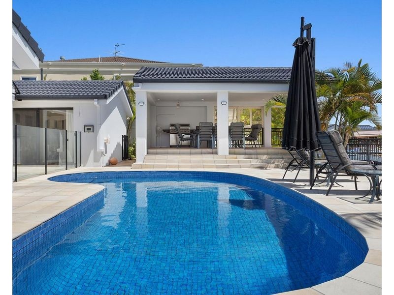 8 Buccaneer Court, Paradise Waters QLD 4217