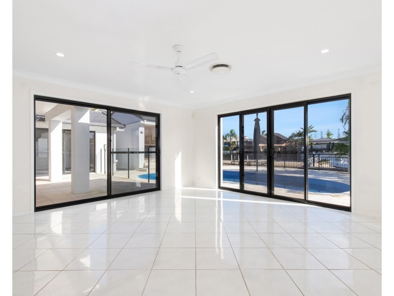 8 Buccaneer Court, Paradise Waters QLD 4217