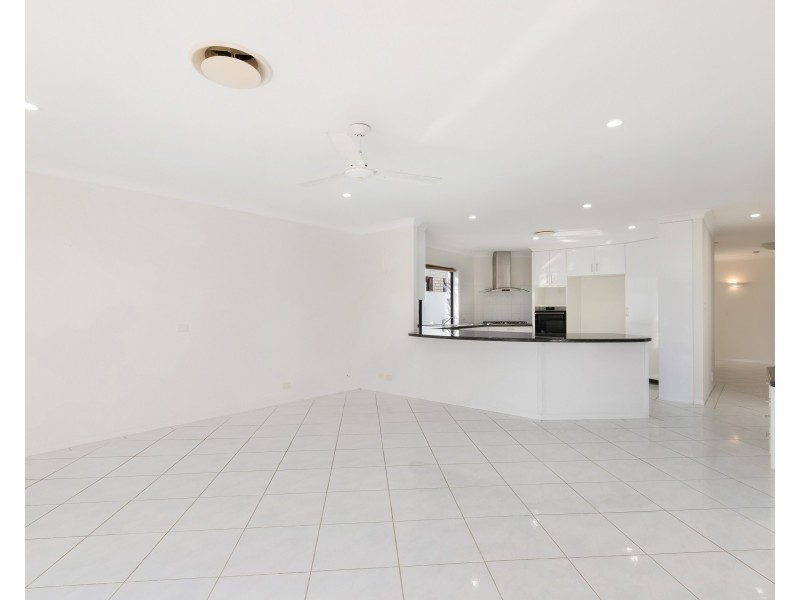 8 Buccaneer Court, Paradise Waters QLD 4217