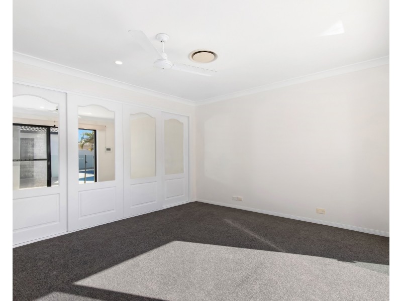 8 Buccaneer Court, Paradise Waters QLD 4217