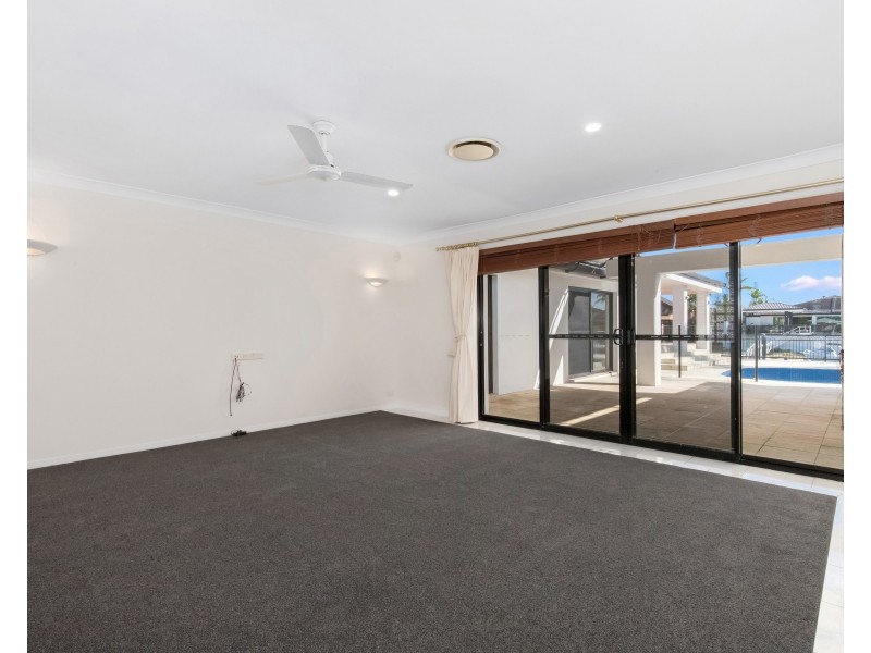 8 Buccaneer Court, Paradise Waters QLD 4217