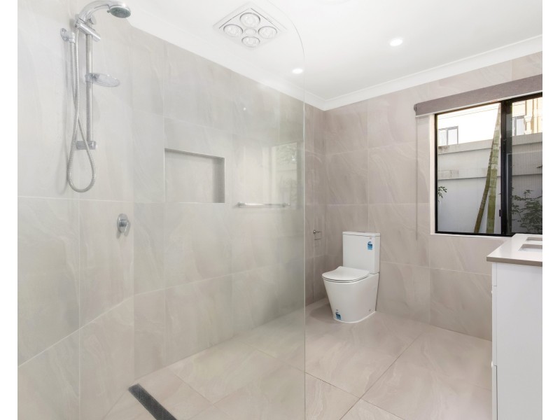 8 Buccaneer Court, Paradise Waters QLD 4217