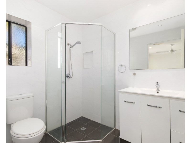 8 Buccaneer Court, Paradise Waters QLD 4217