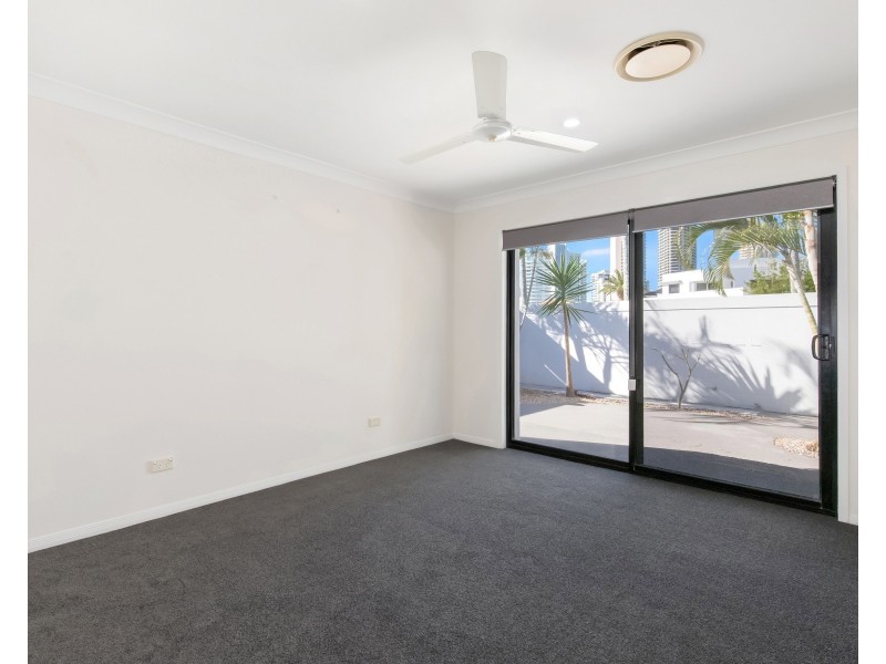 8 Buccaneer Court, Paradise Waters QLD 4217