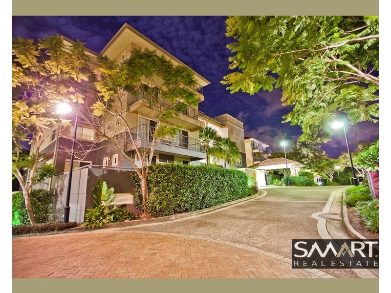 8489 Magnolia Drive East, Hope Island QLD 4212