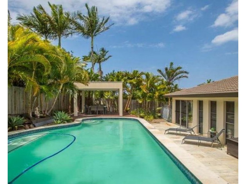 13 Lambros Drive, Benowa QLD 4217