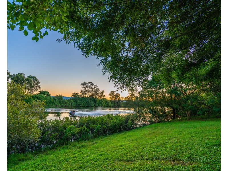 2 Clear River Boulevard, Ashmore QLD 4214