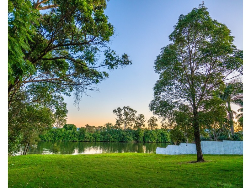 2 Clear River Boulevard, Ashmore QLD 4214