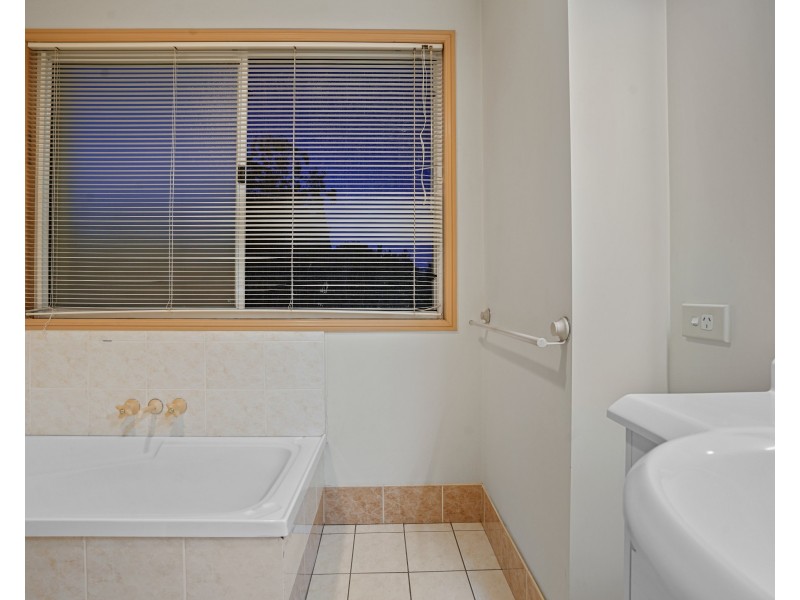 2 Clear River Boulevard, Ashmore QLD 4214