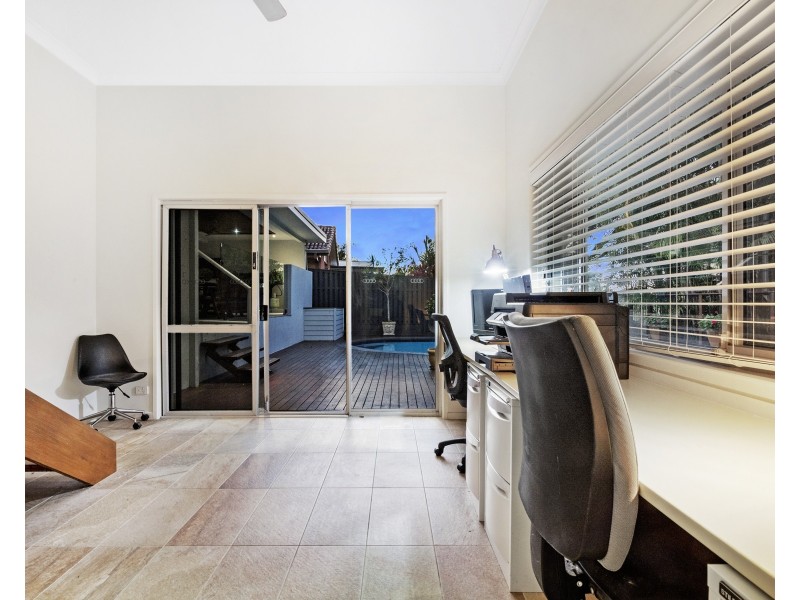 17 Kallaroo Cres, Ashmore QLD 4214