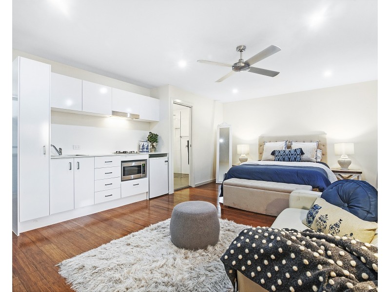 17 Kallaroo Cres, Ashmore QLD 4214