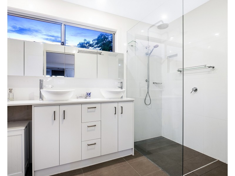 17 Kallaroo Cres, Ashmore QLD 4214