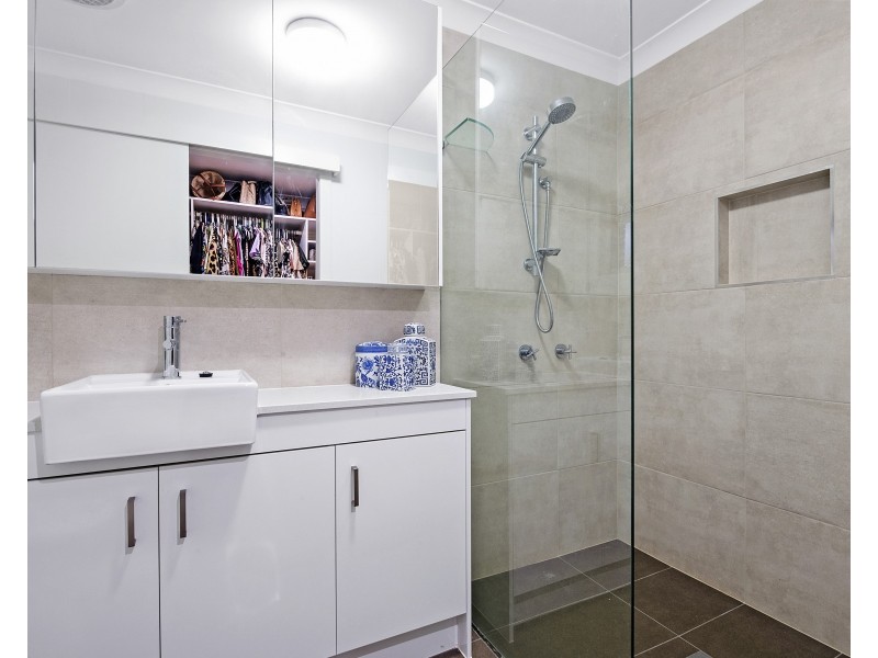 17 Kallaroo Cres, Ashmore QLD 4214