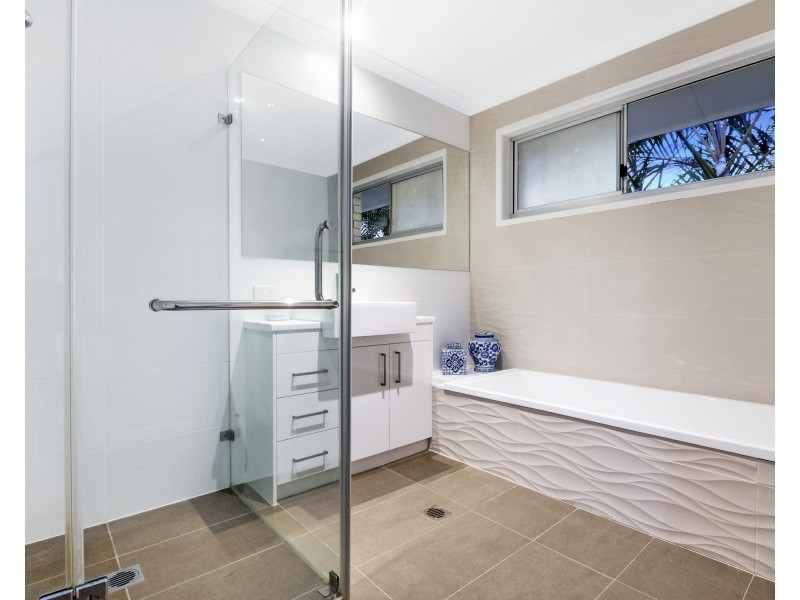 17 Kallaroo Cres, Ashmore QLD 4214