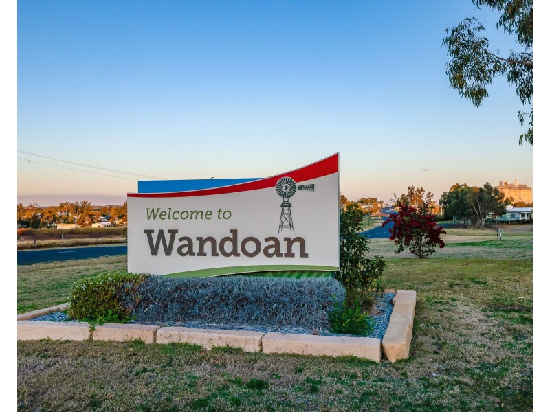 17 Lawton Street, Wandoan QLD 4419