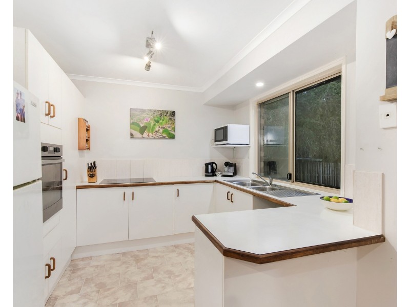 6 Daphne Court, Elanora QLD 4221