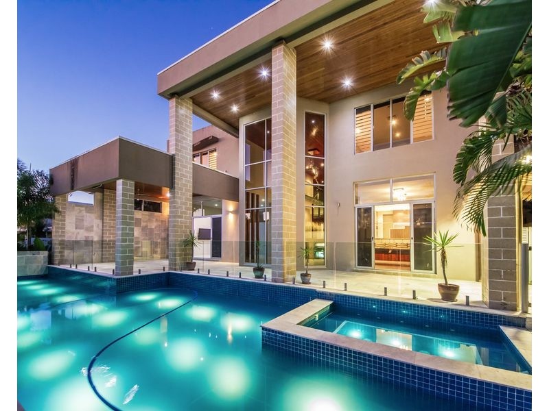 3028 The Boulevarde, Benowa QLD 4217
