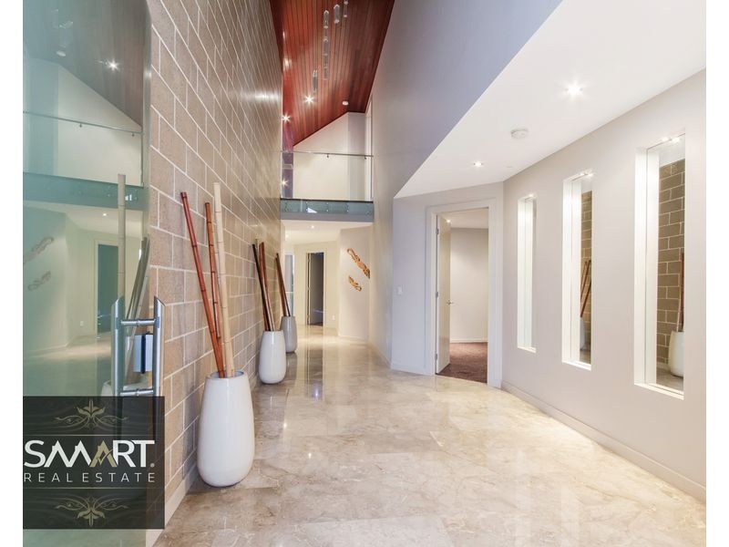 3028 The Boulevarde, Benowa QLD 4217