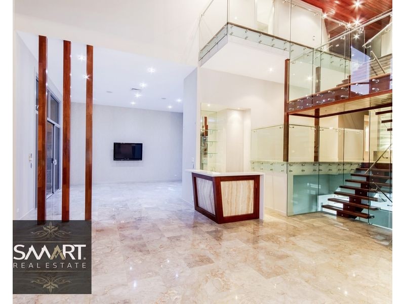3028 The Boulevarde, Benowa QLD 4217