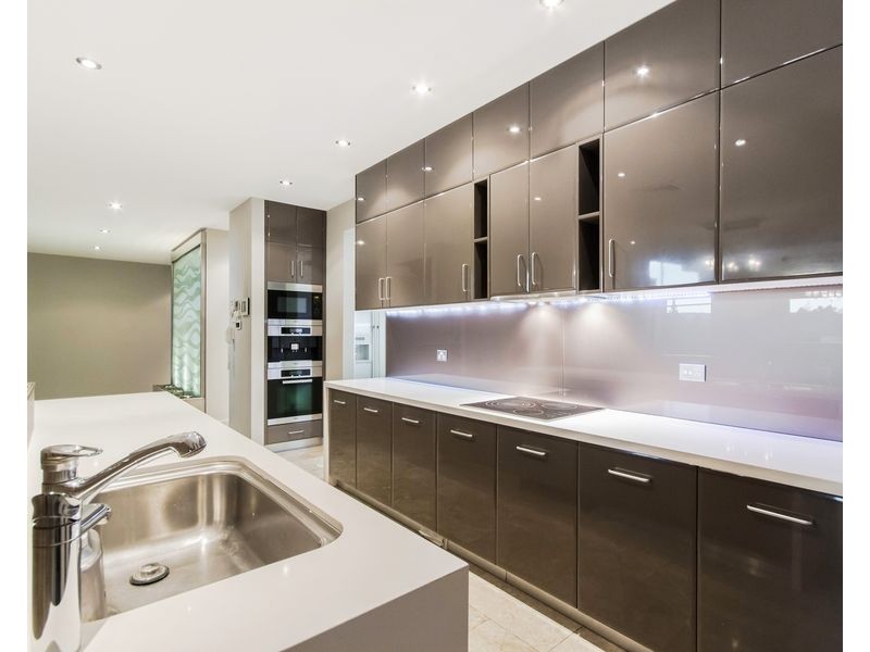 3028 The Boulevarde, Benowa QLD 4217