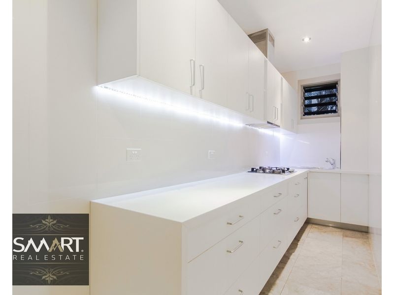 3028 The Boulevarde, Benowa QLD 4217