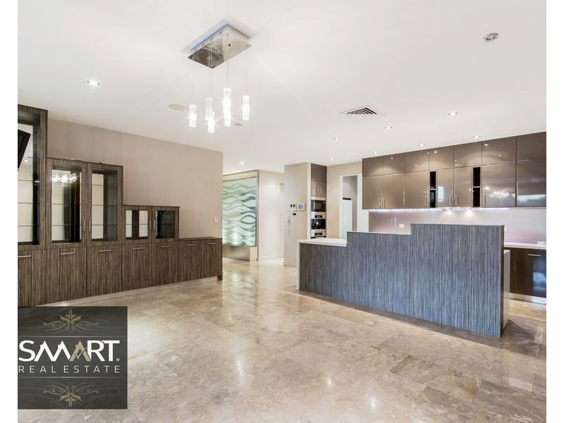 3028 The Boulevarde, Benowa QLD 4217