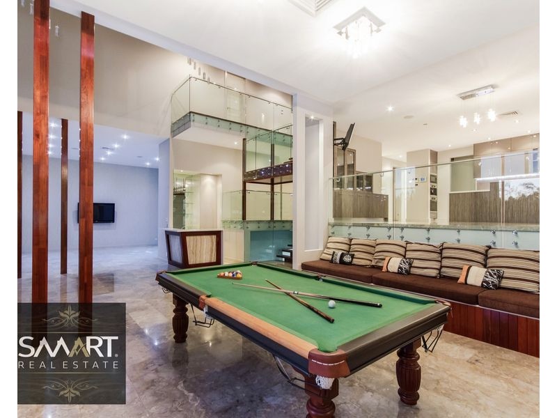 3028 The Boulevarde, Benowa QLD 4217