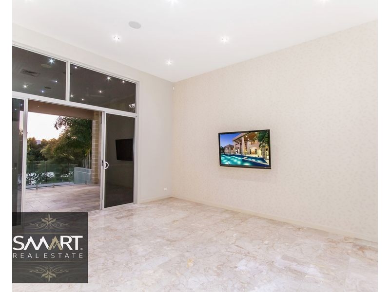 3028 The Boulevarde, Benowa QLD 4217