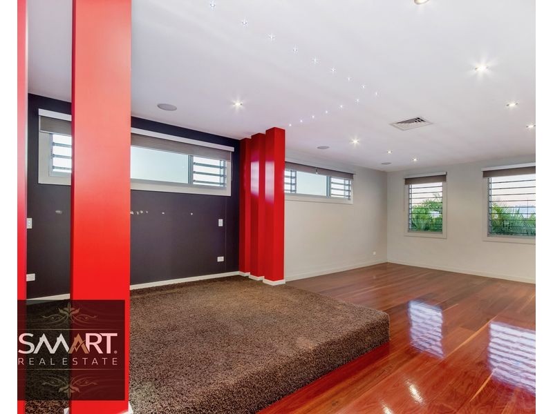 3028 The Boulevarde, Benowa QLD 4217