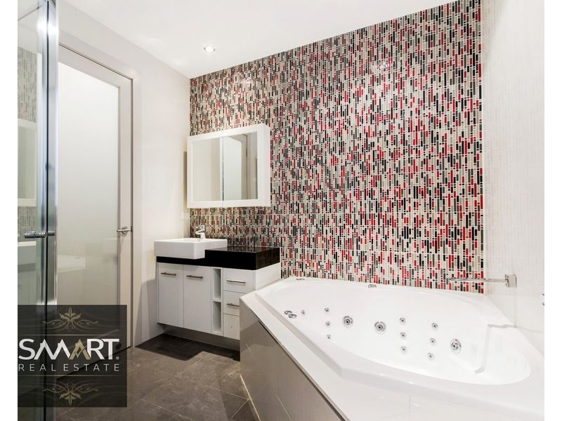 3028 The Boulevarde, Benowa QLD 4217